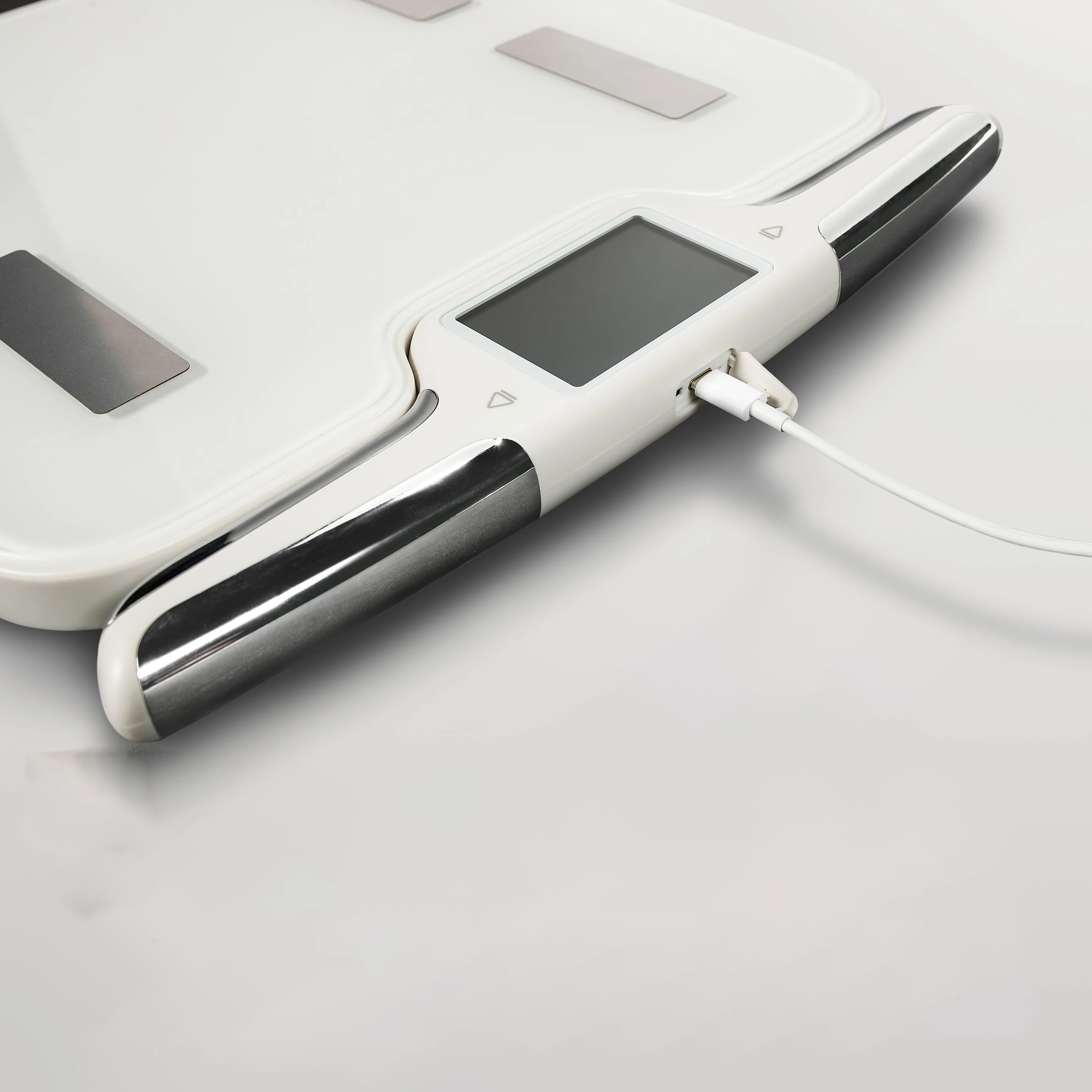 Dual-Frequency Smart Scale With Built-In Color Screen Retractable Carry Grip and Multi-User Identification