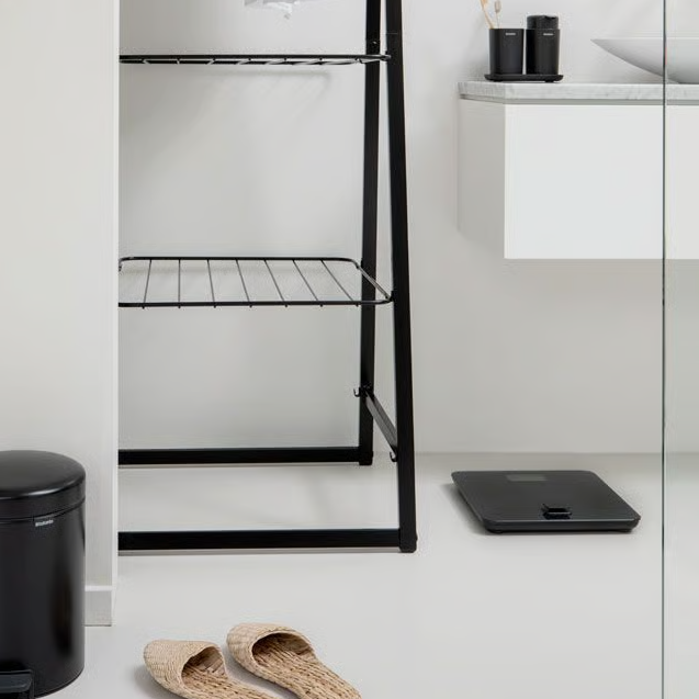 Battery-Free Self-Powering Smart Scale With High Precision Sensing and Recyclable Glass Panel
